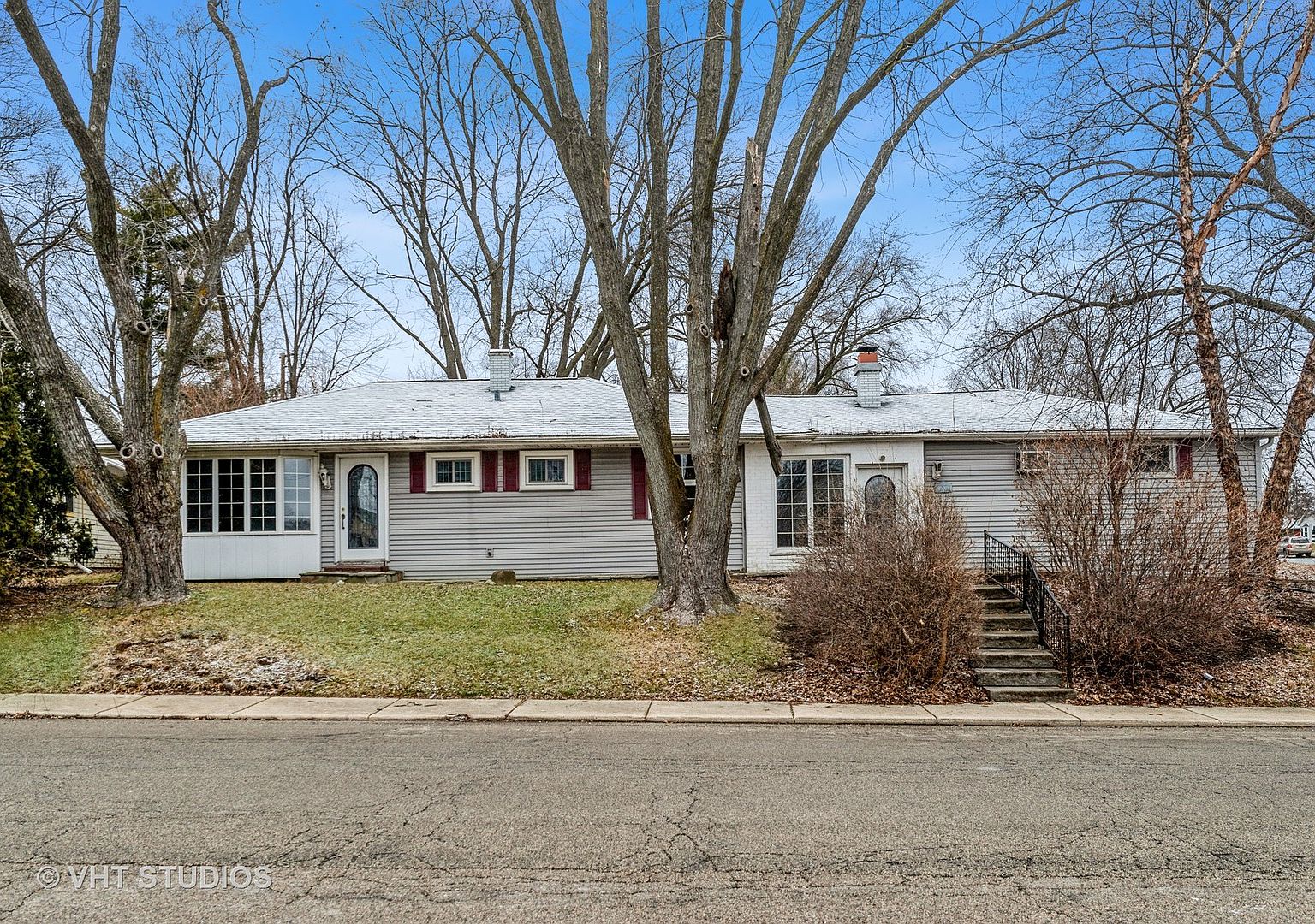 2018 Cherokee Rd, Carpentersville, IL 60110 Zillow