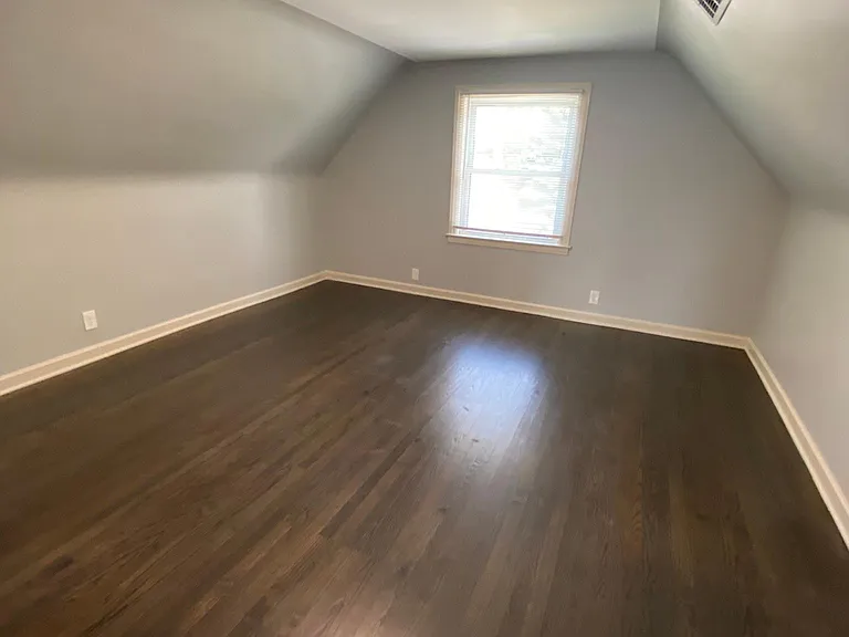 10126 S Clifton Park Ave — Photo 7