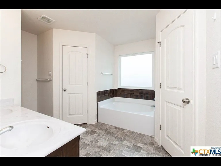 6806 Black Springs Dr — Photo 7