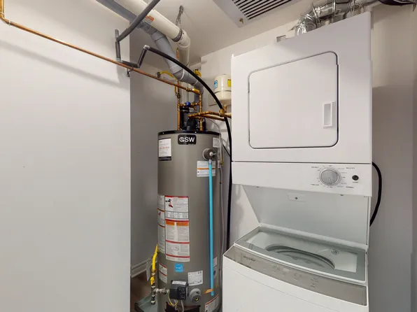 160 Whispering Winds Way, Ottawa, ON K1W 0L4