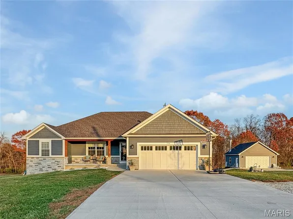 336 Falcon View Dr, Washington, MO 63090