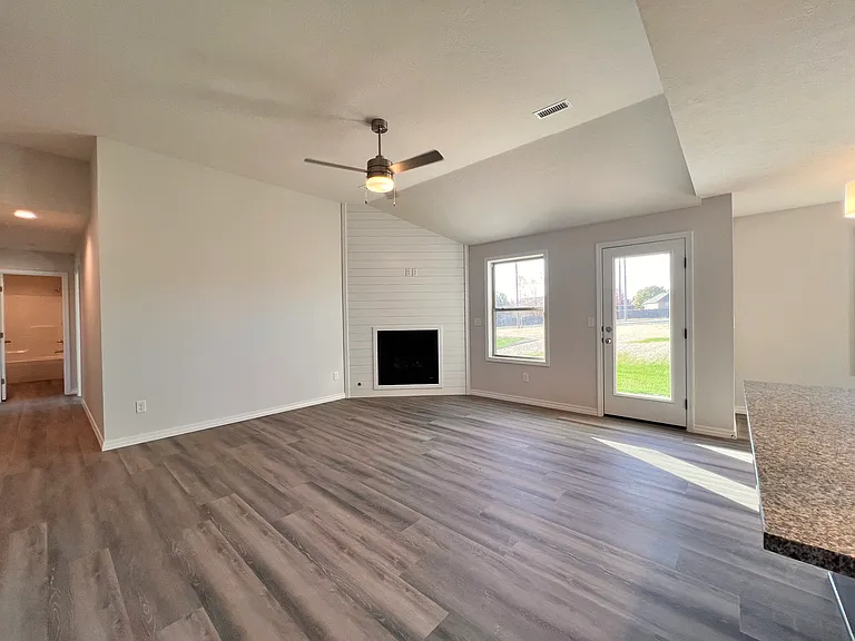 655 W Butterfield Dr — Photo 16