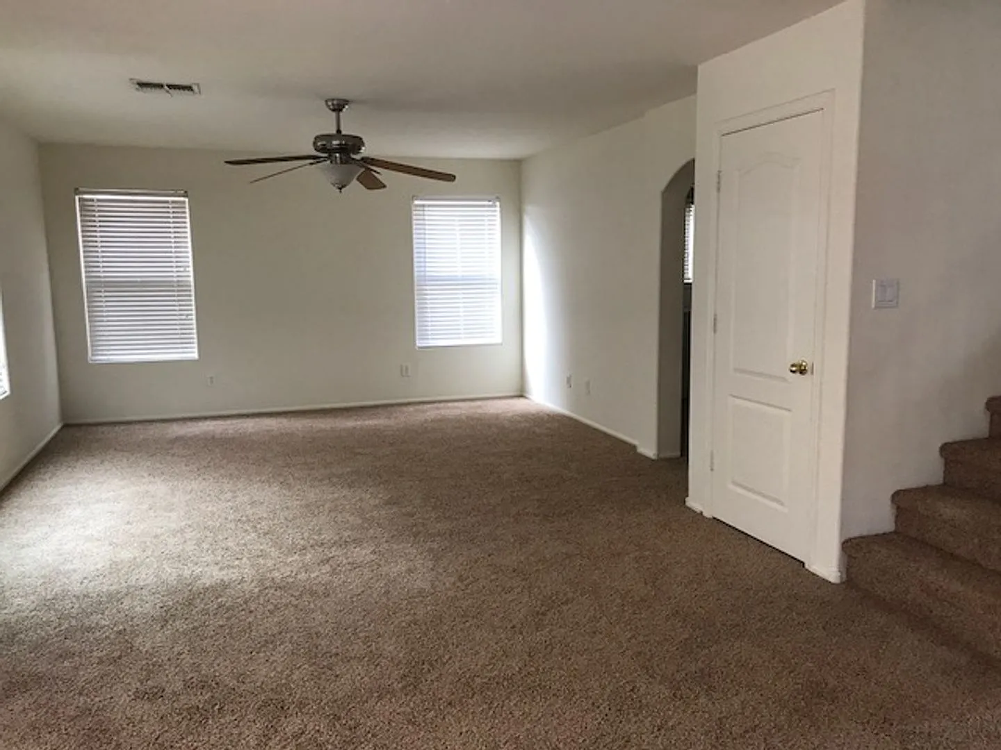 4 Bedroom, 2.5 bath home in Rancho El Dorado — Photo 2