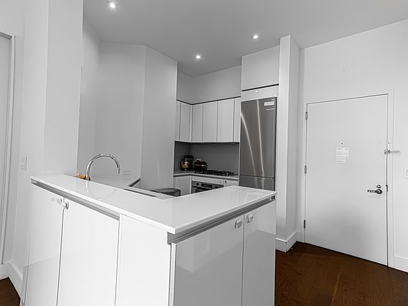 5th image of 25 Broad St Penthouse 1D