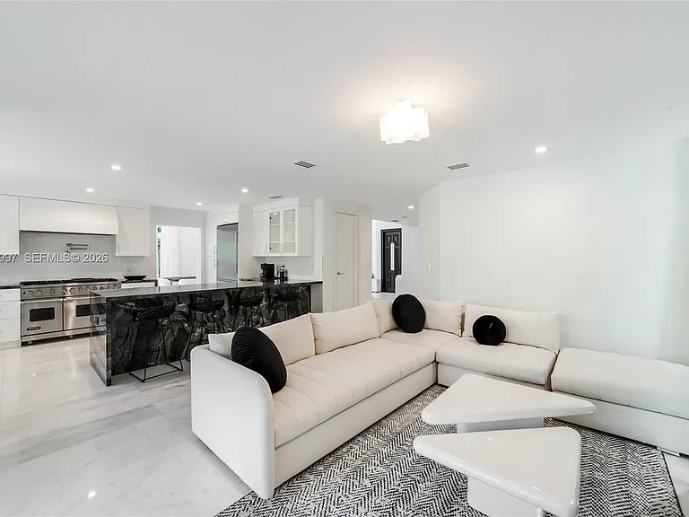 1316 N Venetian Way — Photo 15