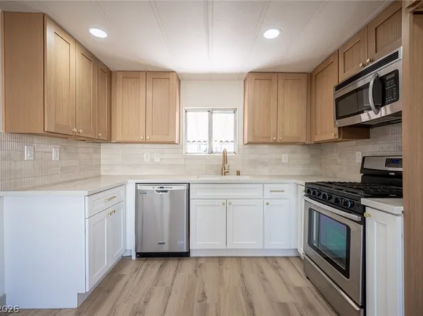 3486 Haleakala Dr, Las Vegas, NV 89122