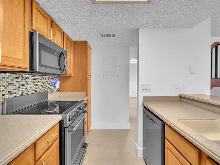 12359 NW 11th Ct — Photo 7