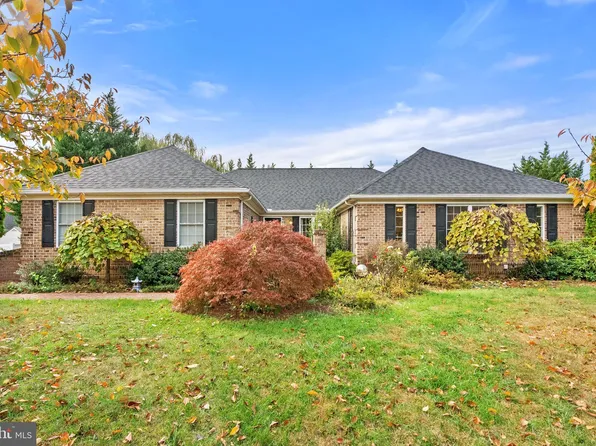 212 Fairfield Dr, Winchester, VA 22602