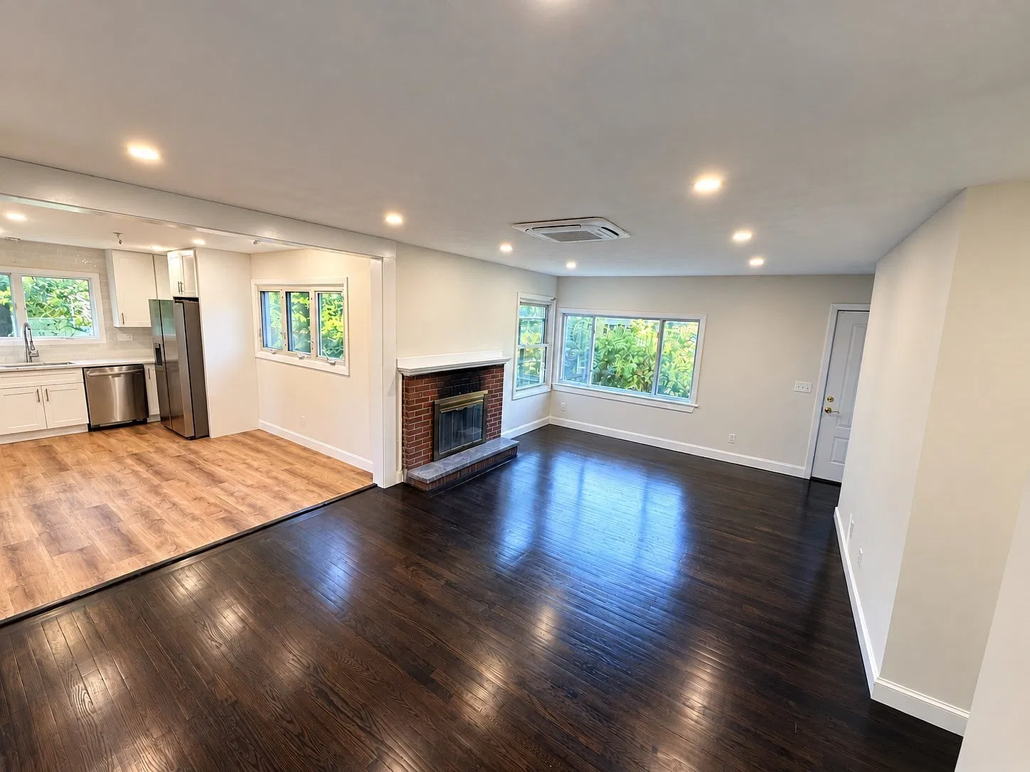 4 bed, 2.0 bath, 2386 sqft, $4,300 — Photo 2