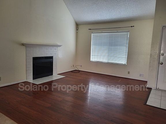 4th image of 125 Serpentine Dr