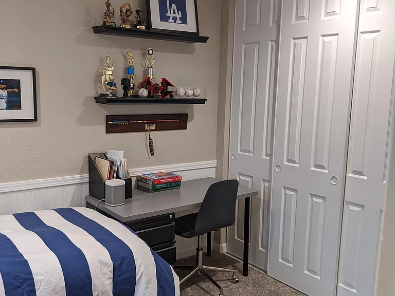 Large closeet with closet organizers.