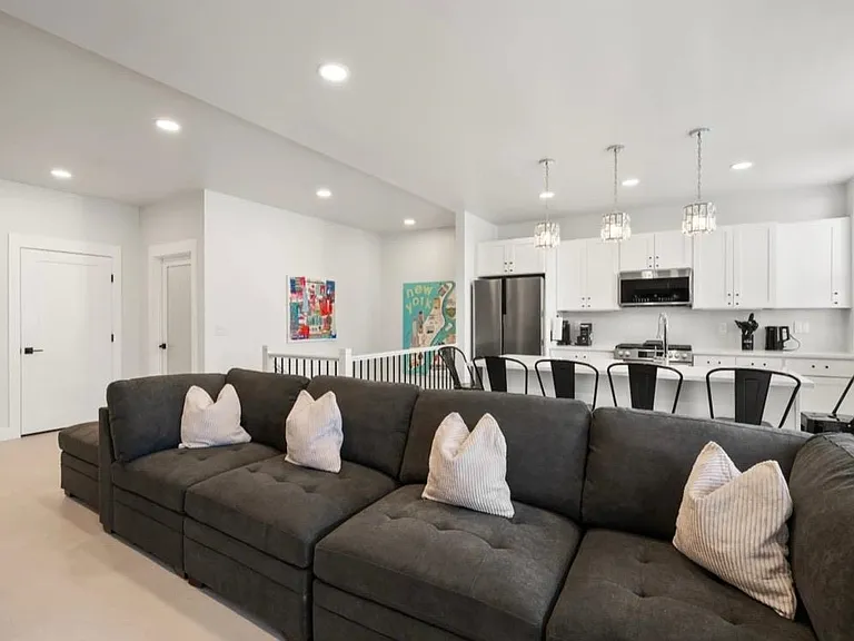 161 Broadway #2R — Photo 6