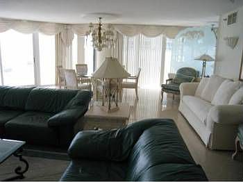 5th image of 16445 Collins Ave APT 521