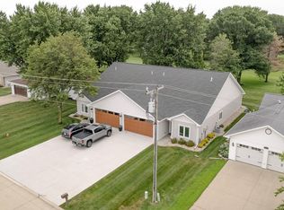 1018 S Emerald Hills Dr, Arnolds Park, IA 51331