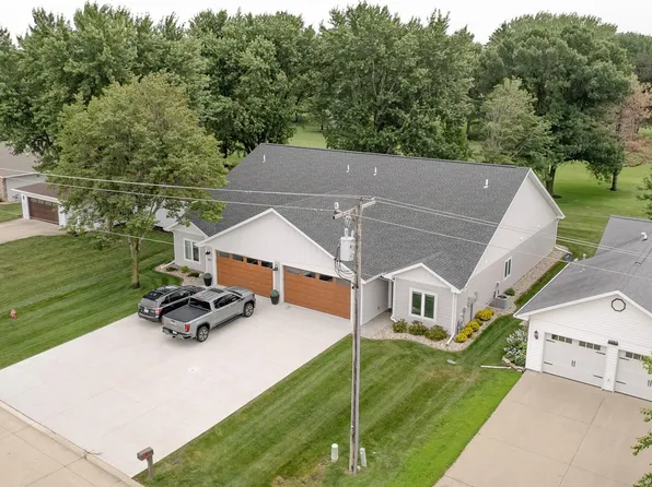 1018 S Emerald Hills Dr, Arnolds Park, IA 51331