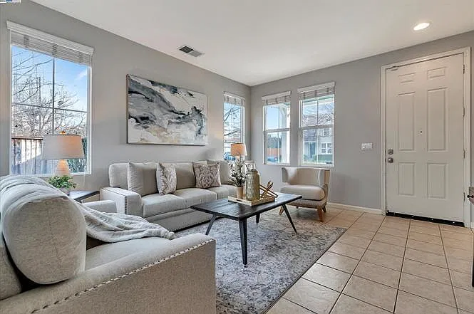 805 Presidio Pl — Photo 3