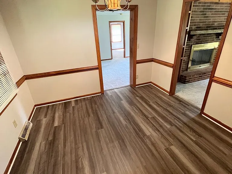 1512 Greenview Dr — Photo 4