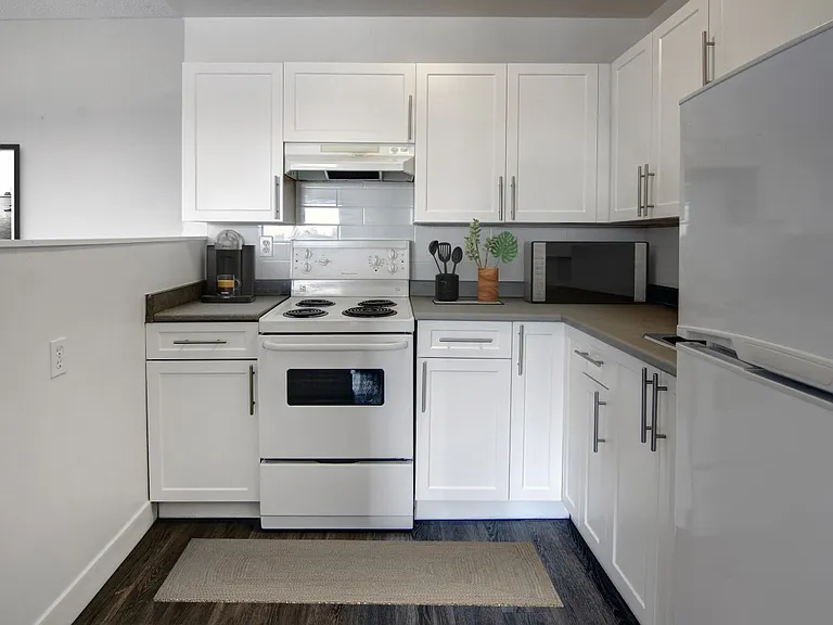 243 Gorge Rd E — Photo 11