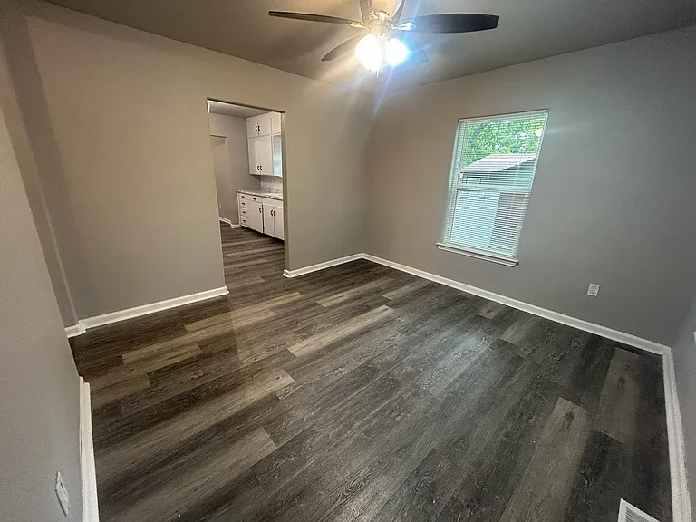 416 W Russell St — Photo 7