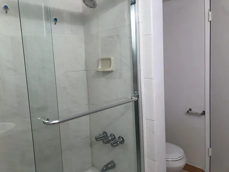 1120 Saint Charles Ter — Photo 10