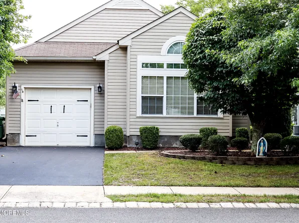 18 Florian Court, Manchester, NJ 08759