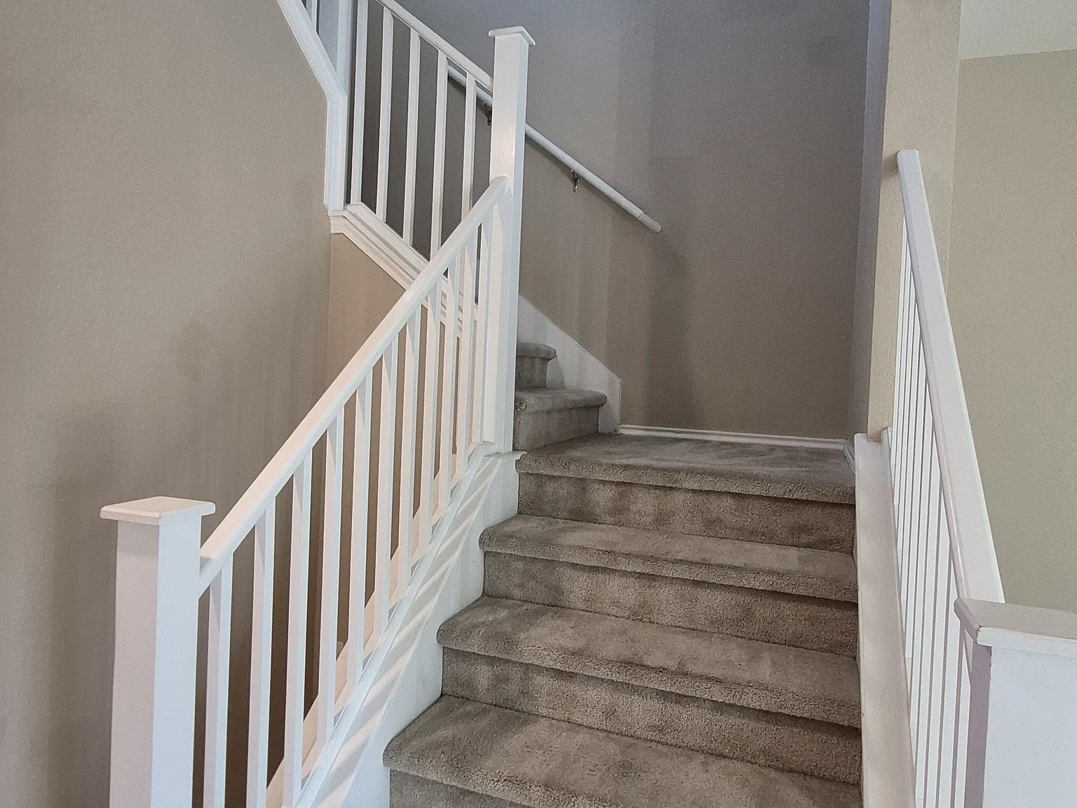 4 bed, 2.5 bath, 1884 sqft, $2,300 — Photo 3