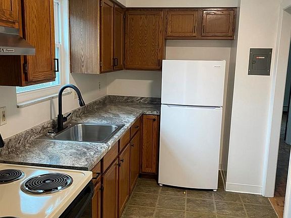 2nd image of 1824 Mears Ave #6