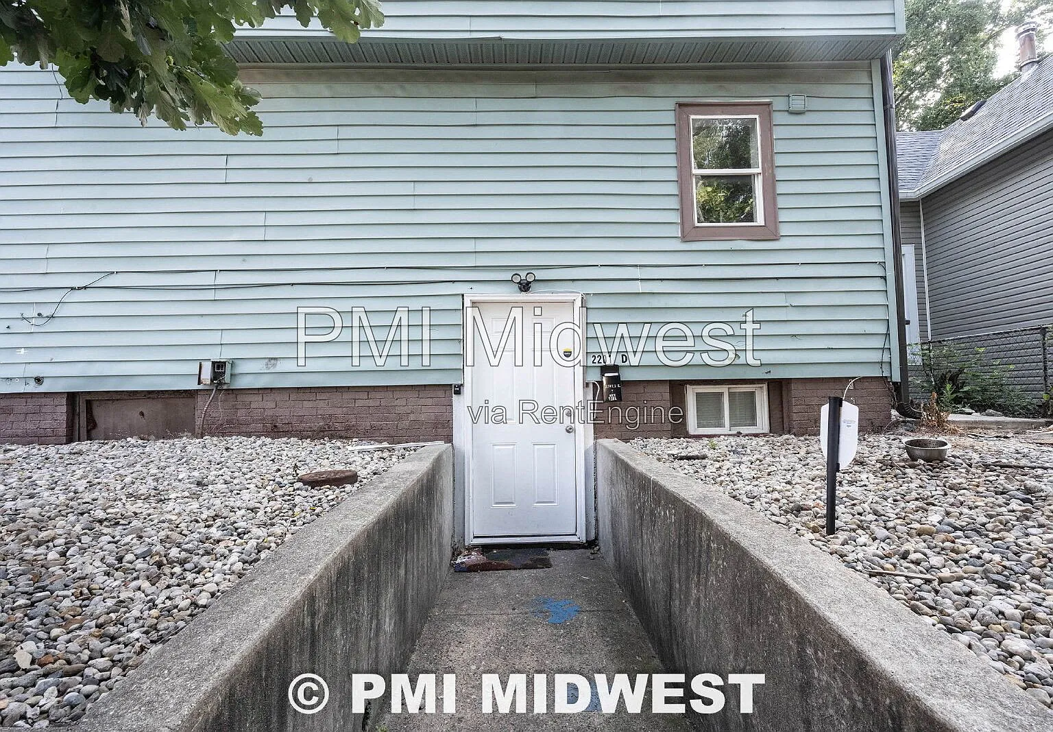3 bed, 1.0 bath, 900 sqft, $1,029 — Photo 2