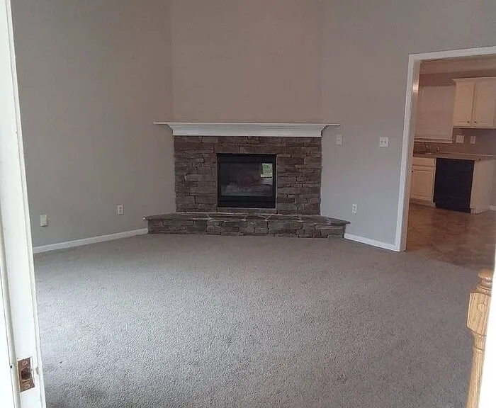 738 Ablow Dr — Photo 3