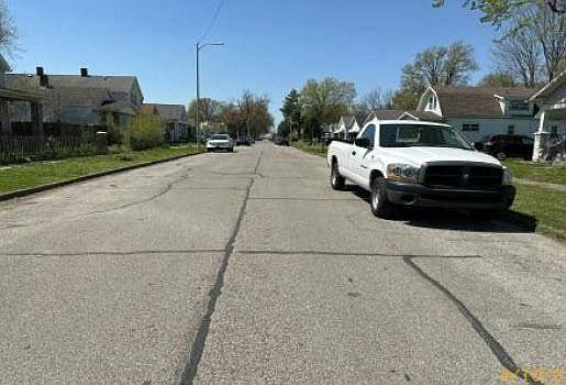 5th image of 1516 E Indiana St