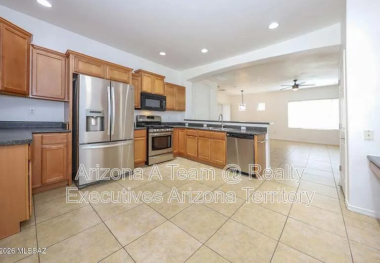 10401 E Yew Pl — Photo 4