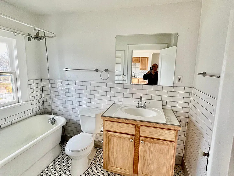 1450 W Myrtle St #2 — Photo 3