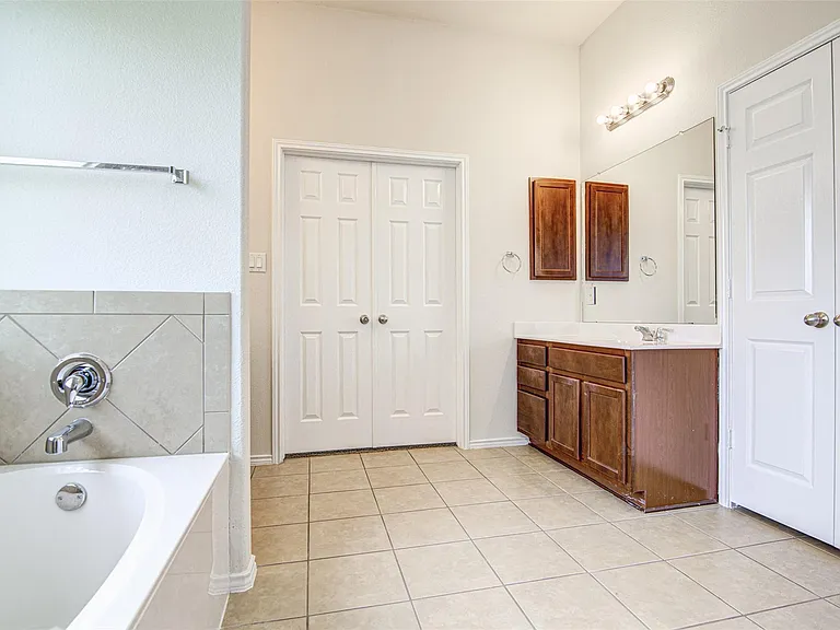 1610 Greenside Dr — Photo 25