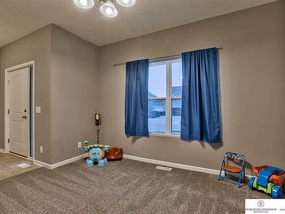 4th image of 4453 Brook Dr