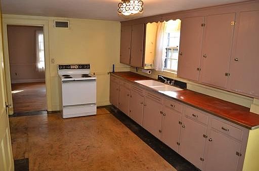 4th image of 595 Neponset St