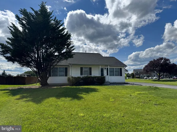 100 Heathrow Ln, Winchester, VA 22601