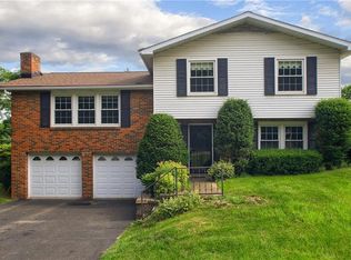 120 Beacon Hill Dr, Coraopolis, PA 15108