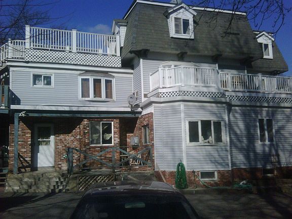 Side View Drive Way 3 Family