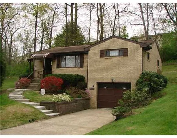 3326 Cassius St photo 1