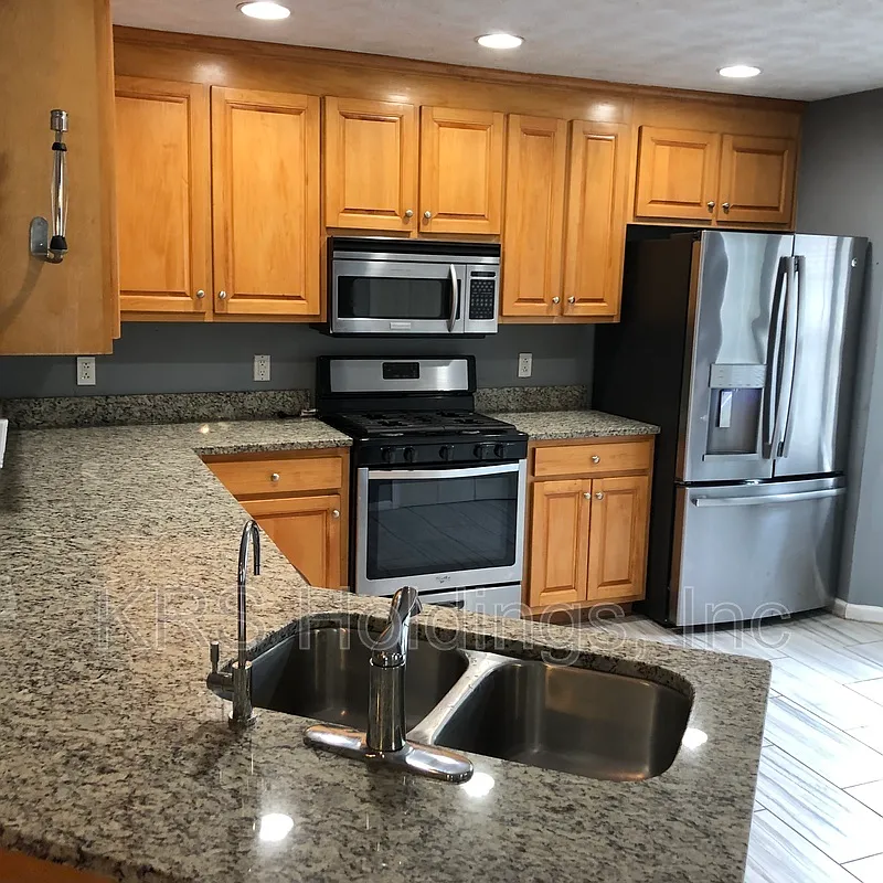 3 bed, 3.0 bath, $1,795 — Photo 2