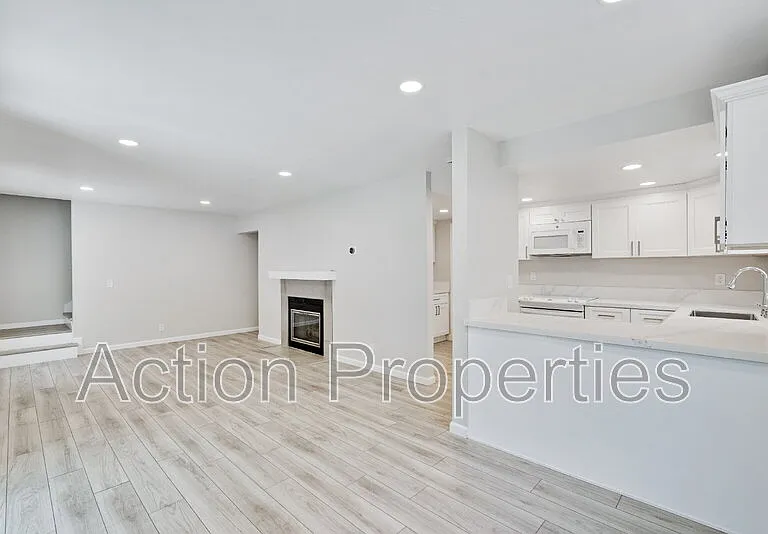 2091 San Luis Ave #8 — Photo 4