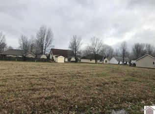 3 E Debby Dr, Paducah, KY 42003