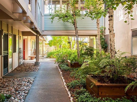3rd image of 290 Via Casitas APT 101