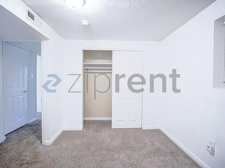 696 N Center St — Photo 26