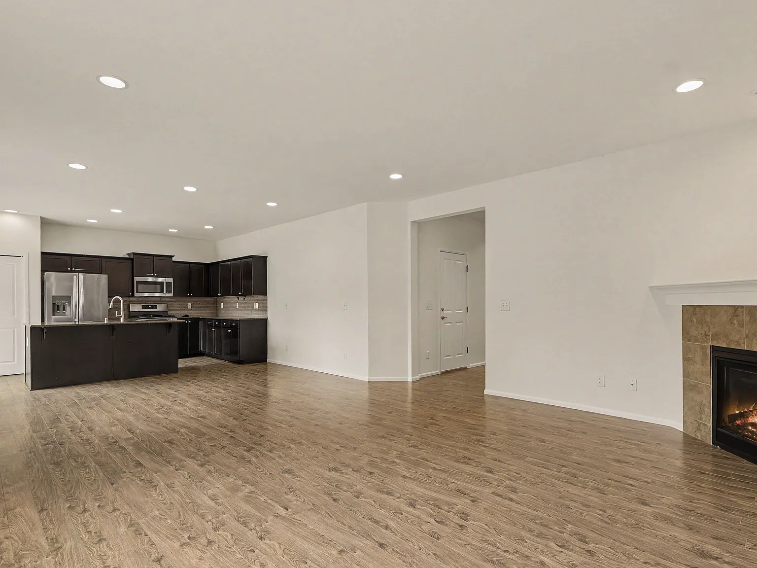 4 bed, 2.5 bath, 2253 sqft, $3,200 — Photo 4