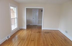 4th image of 4003 S Elm St