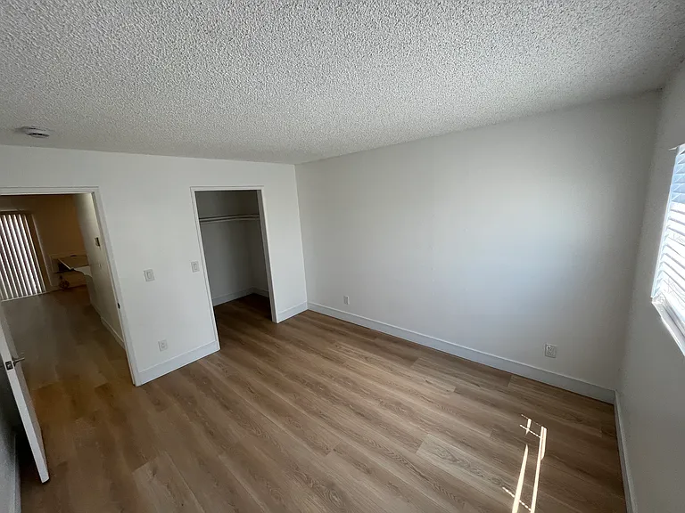 Villa Woods Apartments — Photo 20