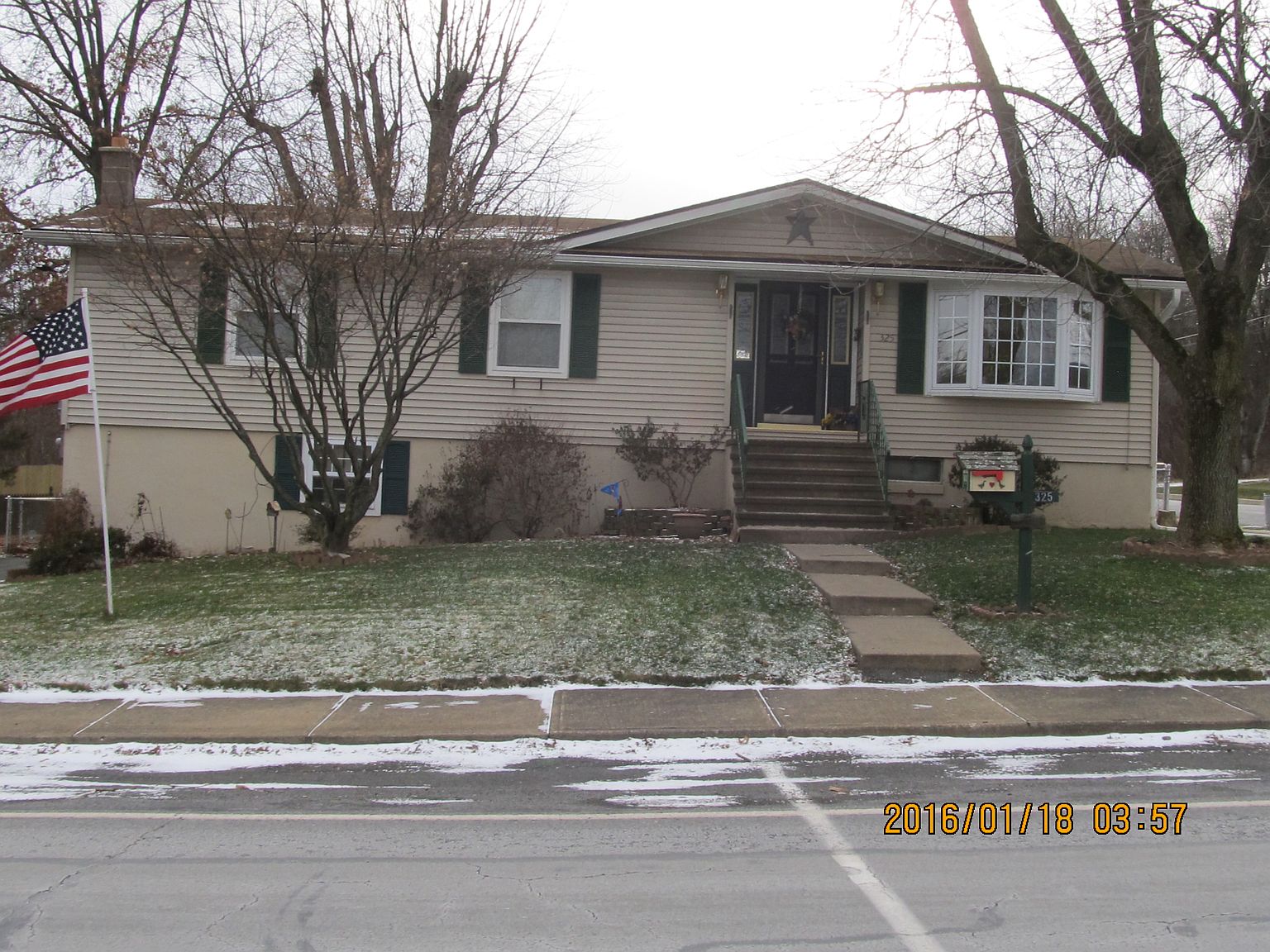 325 Oak St, Taylor, PA 18517 Zillow