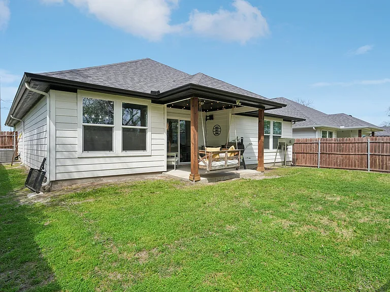 2605 Langford St — Photo 25