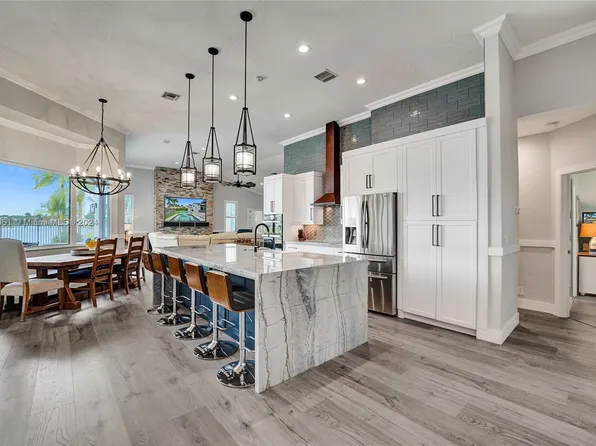 2954 Oakbrook Dr, Weston, FL 33332